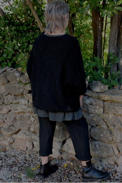 Pull femme noir over size col V – Effet bouclettes, alpaga & laine