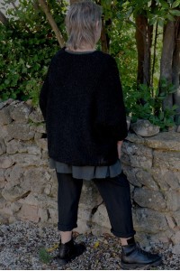 Pull femme noir over size col V – Effet bouclettes, alpaga & laine