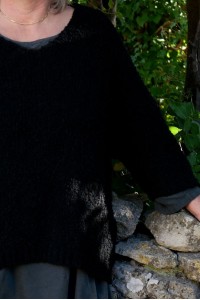 Pull femme noir over size col V – Effet bouclettes, alpaga & laine