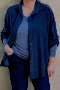 Pull fin femme col V en Laine et angora bleu gris. Léger, doux & chaud