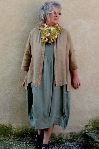 Chemise lin Iris Havane, Robe lin Leandrine Kaki et Foulard Coton Floreal Kaki