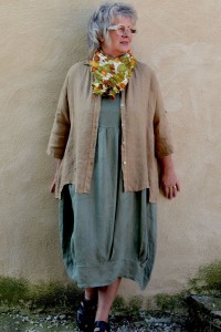 Robe femme en lin kaki grande taille – col rond, manches, poches