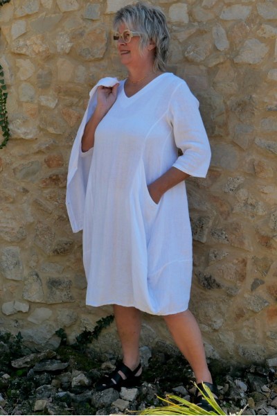 Robe en lin blanche femme grande taille – robe lin, col V, manches.