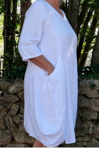 Robe en lin blanche femme grande taille – robe lin, col V, manches.