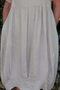 Robe femme en lin beige grande taille – col rond, manches, poches