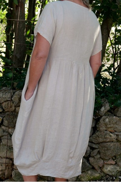 Robe femme en lin beige grande taille – col rond, manches, poches