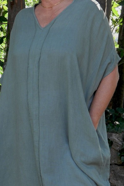 Robe en lin kaki femme grande taille jusqu’au 54 – col V devant et dos