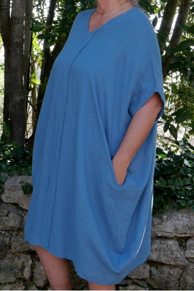 Robe en lin bleu femme grande taille jusqu’au 54 – col V devant et dos
