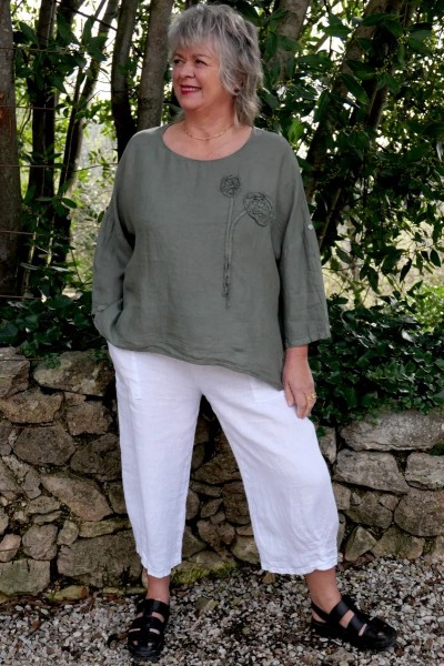 Top en lin femme grande taille – col rond, broderie fleurs, manches.