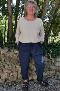 Pantalon Elasthanne Archibald Bleu marine et Top gaze de coton grande taille Colin Beige