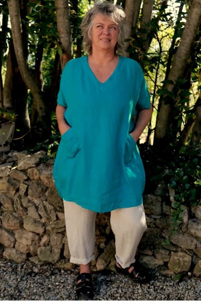 Tunique en lin femme grande taille col V manches courtes avec poches.