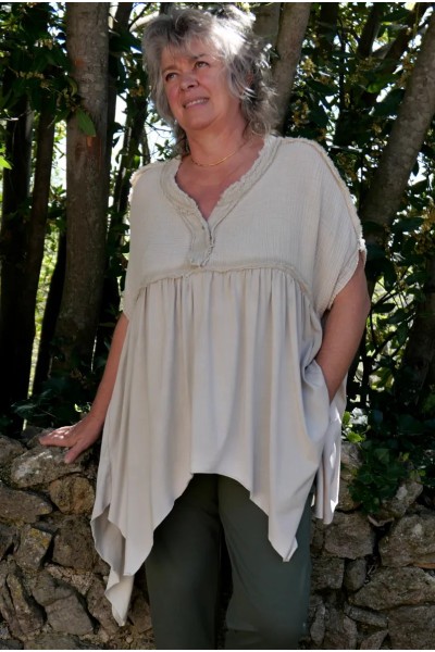 Top tunique beige grande taille femme col V boutonné – coton
