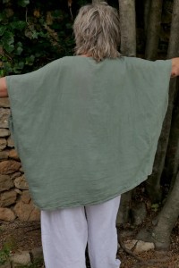 Tunique en lin grande taille col V – Coupe flatteuse & style moderne.