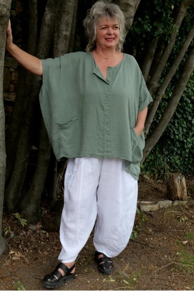Tunique en lin grande taille col V – Coupe flatteuse & style moderne.