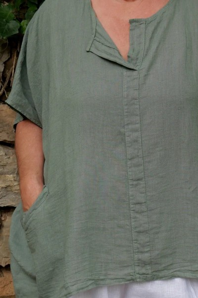 Tunique en lin grande taille col V – Coupe flatteuse & style moderne.