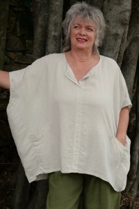 Tunique lin grande taille col V – Élégance naturelle, coupe structurée