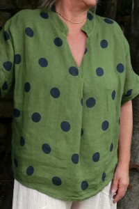 Top en lin vert à pois femme grande taille – col V féminin, manches