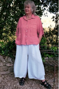 Pantalon lin large Leopold Blanc et Chemise lin Armelle Rose Inca