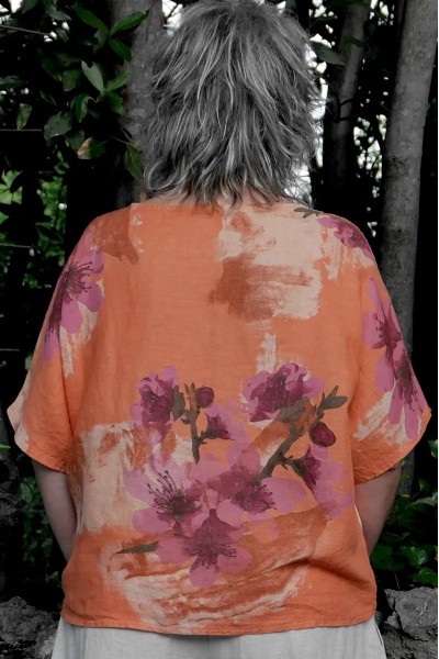 Haut lin femme grande taille saumon, motif floral