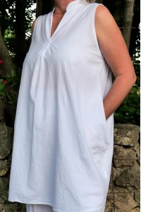 Robe coton Joséphine Blanche, pince élégante col V et poches