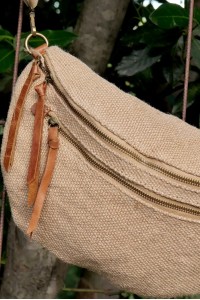 Sac banane, bandoulière réglable, deux poches extérieures