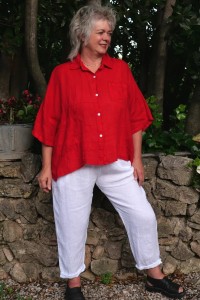 Chemise lin Armelle Rouge élégante et Pantalon Coton & Lin Antoine Blanc confortable
