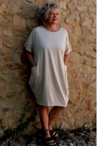 Robe femme grande taille, col rond, poches pratiques et manches courtes