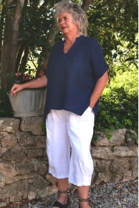 Top lin col v, coupe conçue pour femme grande taille