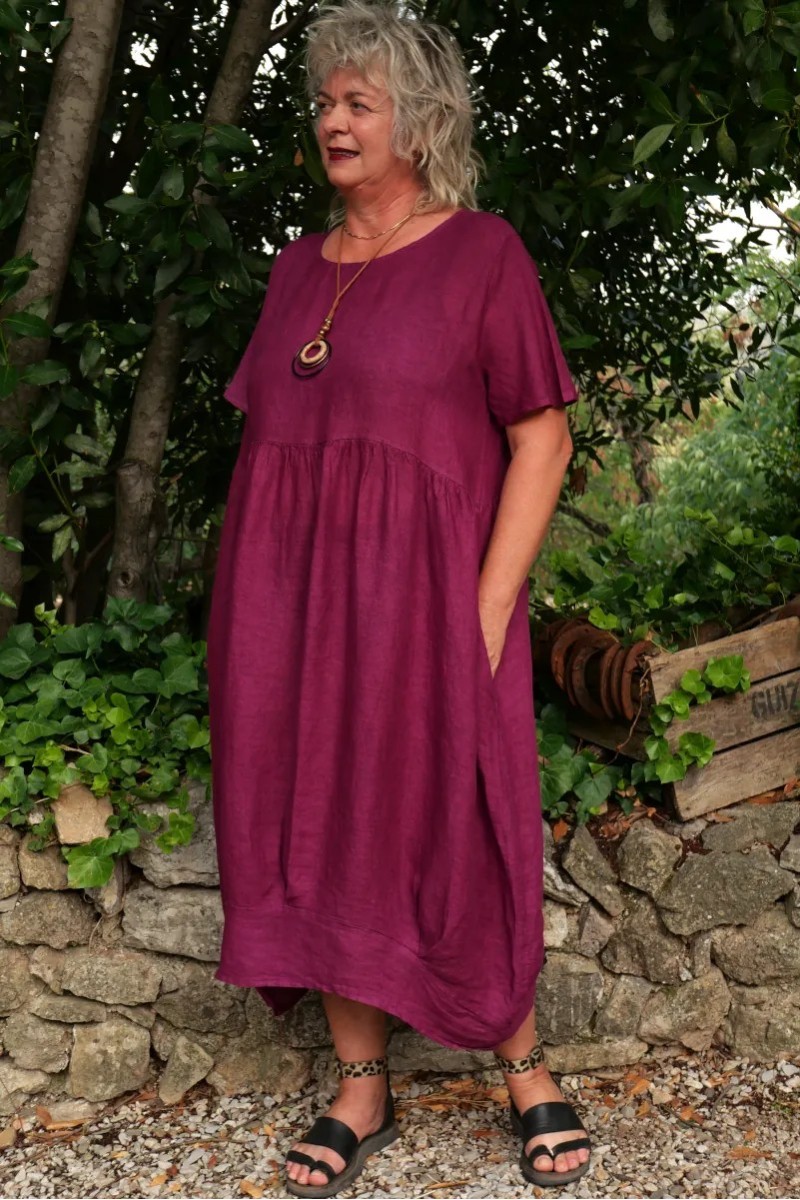 Robe lin Leandrine crème de cassis, naturelle et élégante