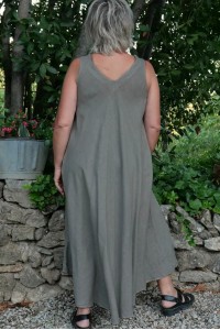 Robe lin grande taille, col V avant et dos, élégante