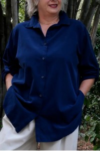 Chemise femme grande taille, manches longues, coupe plus longue dans le dos