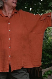 Chemise over size avec coutures structurantes, finitions soignées